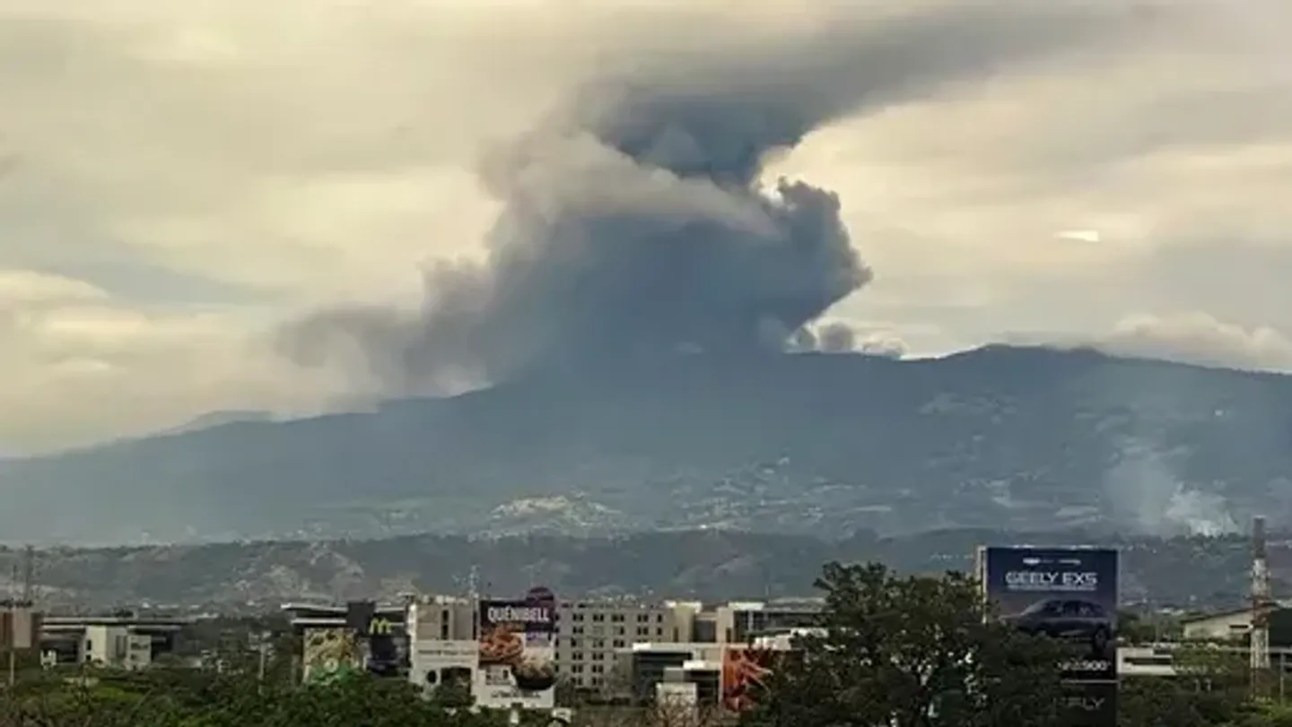 ¿Qué está pasando en Costa Rica con el volcán Poás? Erupciones y alertas