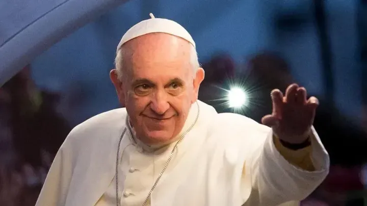 Al papa Francisco lo vi una vez: un hombre de blanco que cargaba el dolor del mundo