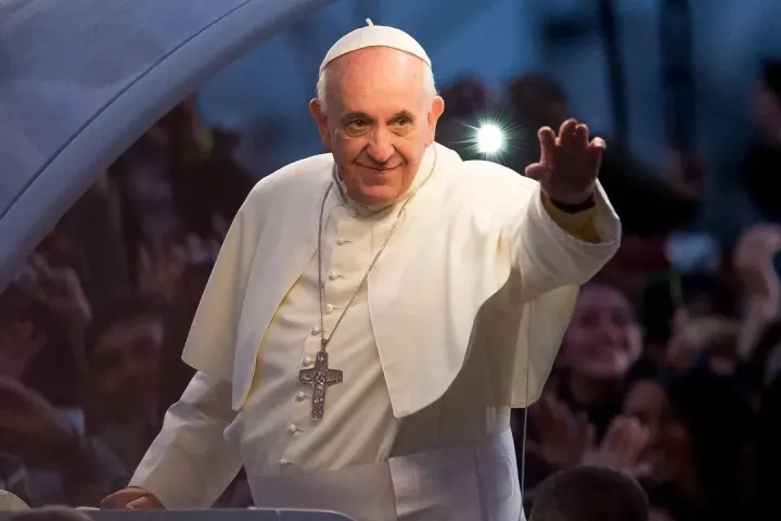 Al papa Francisco lo vi una vez: un hombre de blanco que cargaba el dolor del mundo