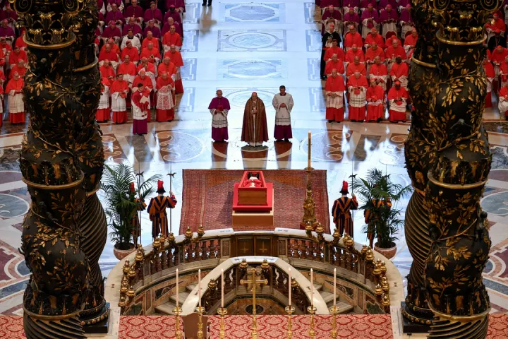 El Vaticano afina los detalles finales del funeral del papa Francisco