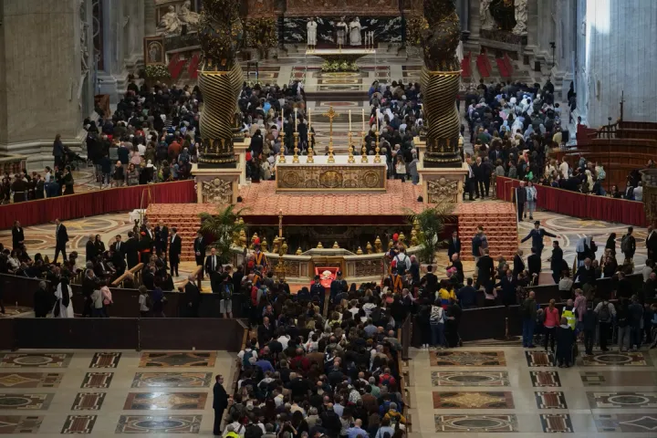 Un adiós "más íntimo" al papa Francisco en plena madrugada