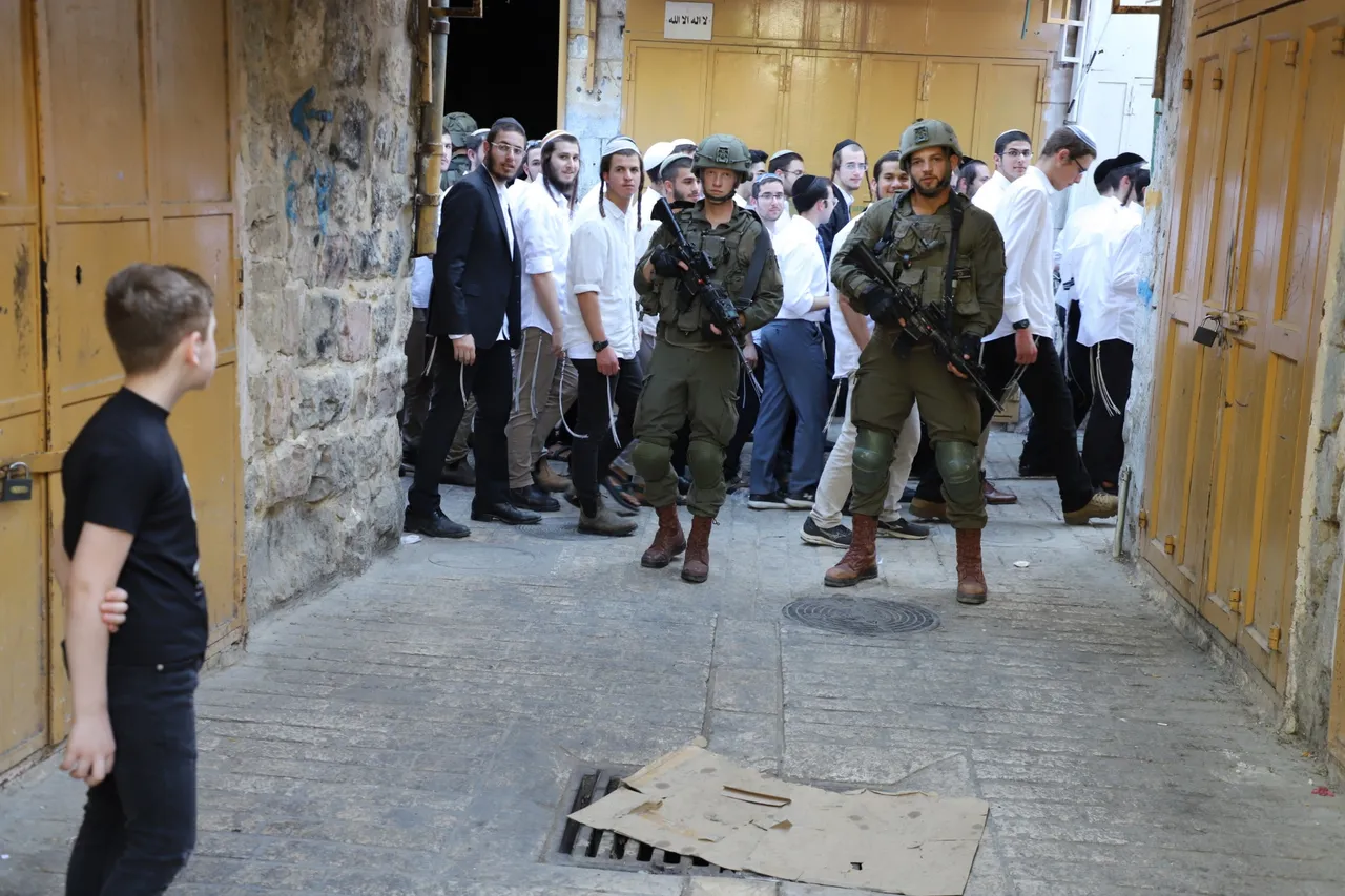 حمله هزاران اسرائیلی به شهر كفل حارس با حمایت نظامی