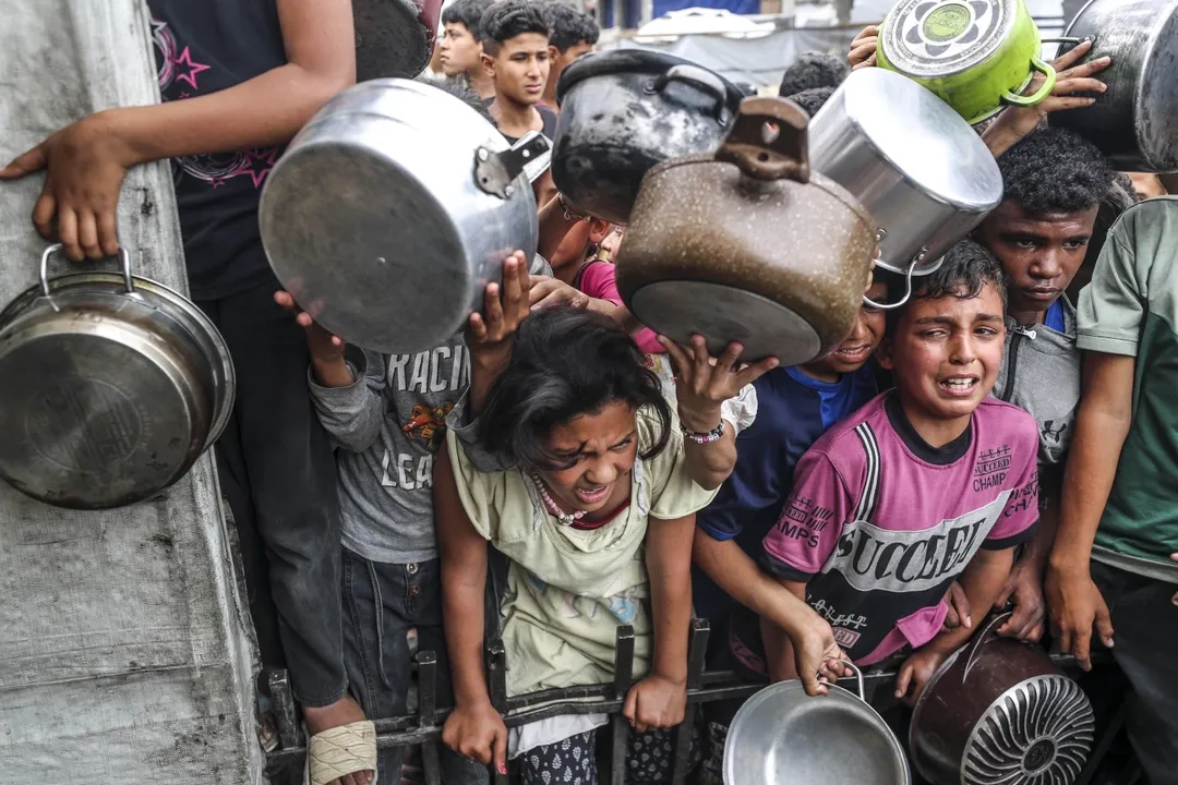 “Guetos nazis” para palestinos: el nuevo plan de Israel en Gaza mientras utiliza el hambre como arma