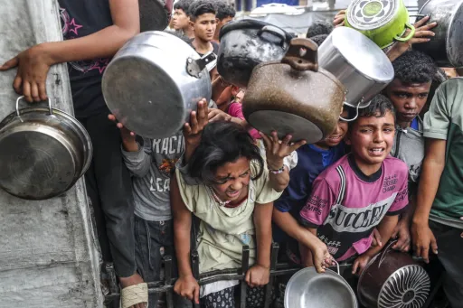 “Guetos nazis” para palestinos: el nuevo plan de Israel en Gaza mientras utiliza el hambre como arma