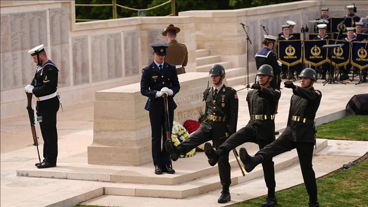 Turkije en Australië markeren de 110e verjaardag van de Slag om Gallipoli bij het Lone Pine Memorial