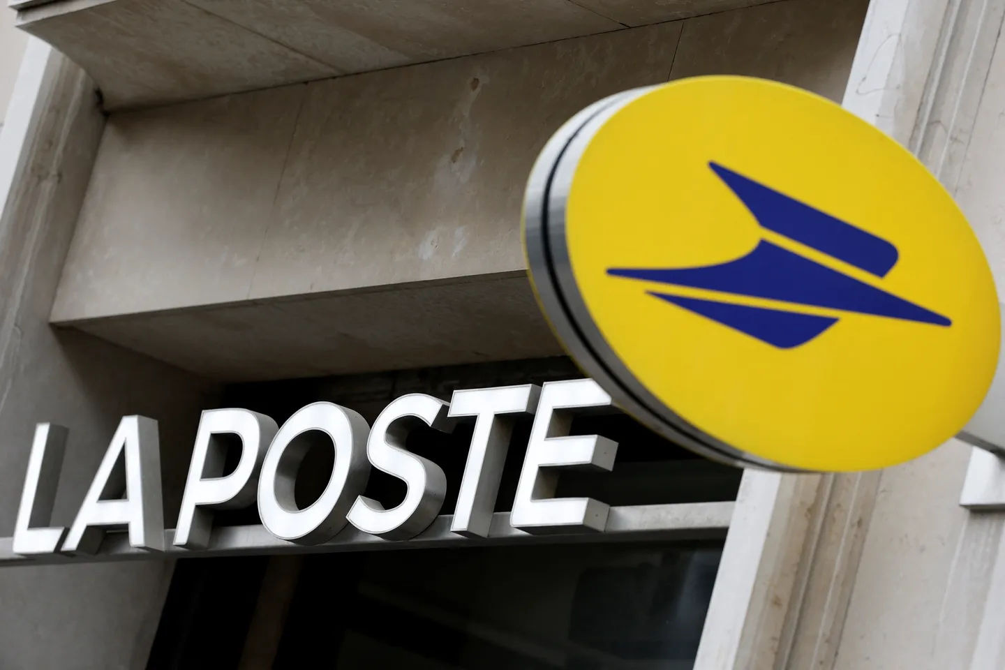 Taxes : La Poste suspend l'envoi de colis vers les États-Unis