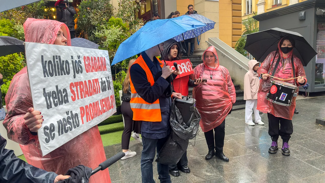 Na protestu u Sarajevu tražena odgovornost za smrt 29 osoba u poplavama u BiH