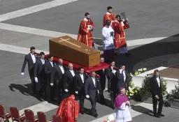 Liderët botërorë në ceremoninë e varrimit të Papës Françesku në Vatikan