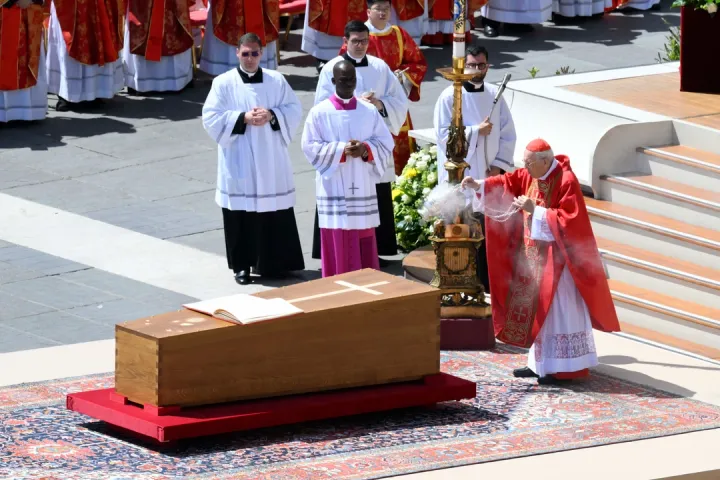 “El papa de los últimos de la tierra, de los marginados”: Francisco llega a su descanso eterno