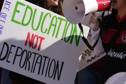 Administrația Trump restabilește vizele a mii de studenți străini