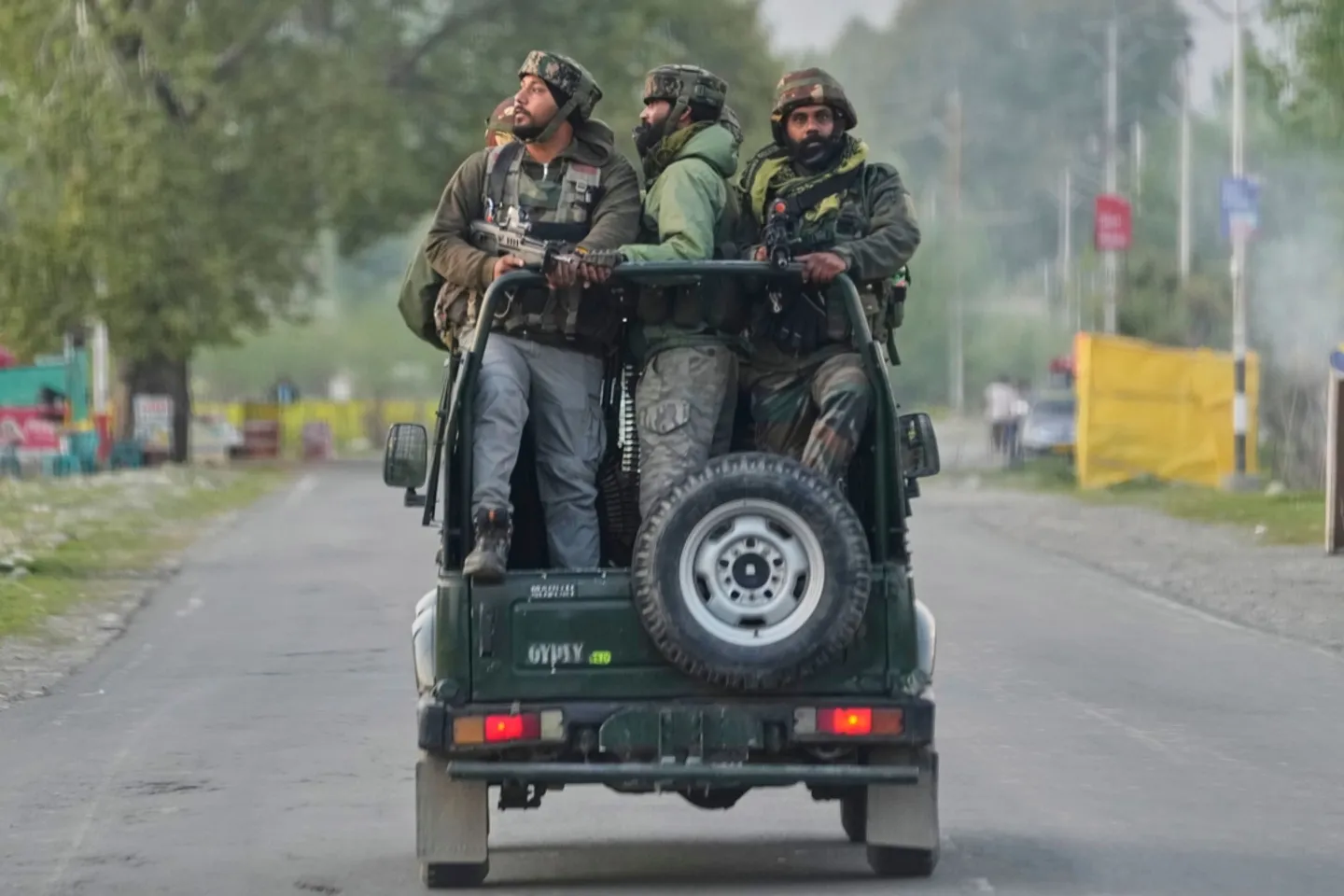 پاکستان اور بھارت کے درمیان لائن آف کنٹرول پر فائرنگ کا تبادلہ