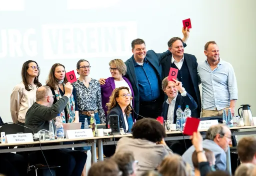 Hamburgs SPD stimmt Koalitionsvertrag mit Grünen zu