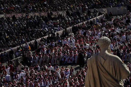 Pemimpin dunia, rakyat berkumpul beri penghormatan terakhir kepada Pope Francis di St. Peter
