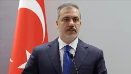 Kryediplomati turk takohet me emirin dhe me kryeministrin e Katarit në Doha