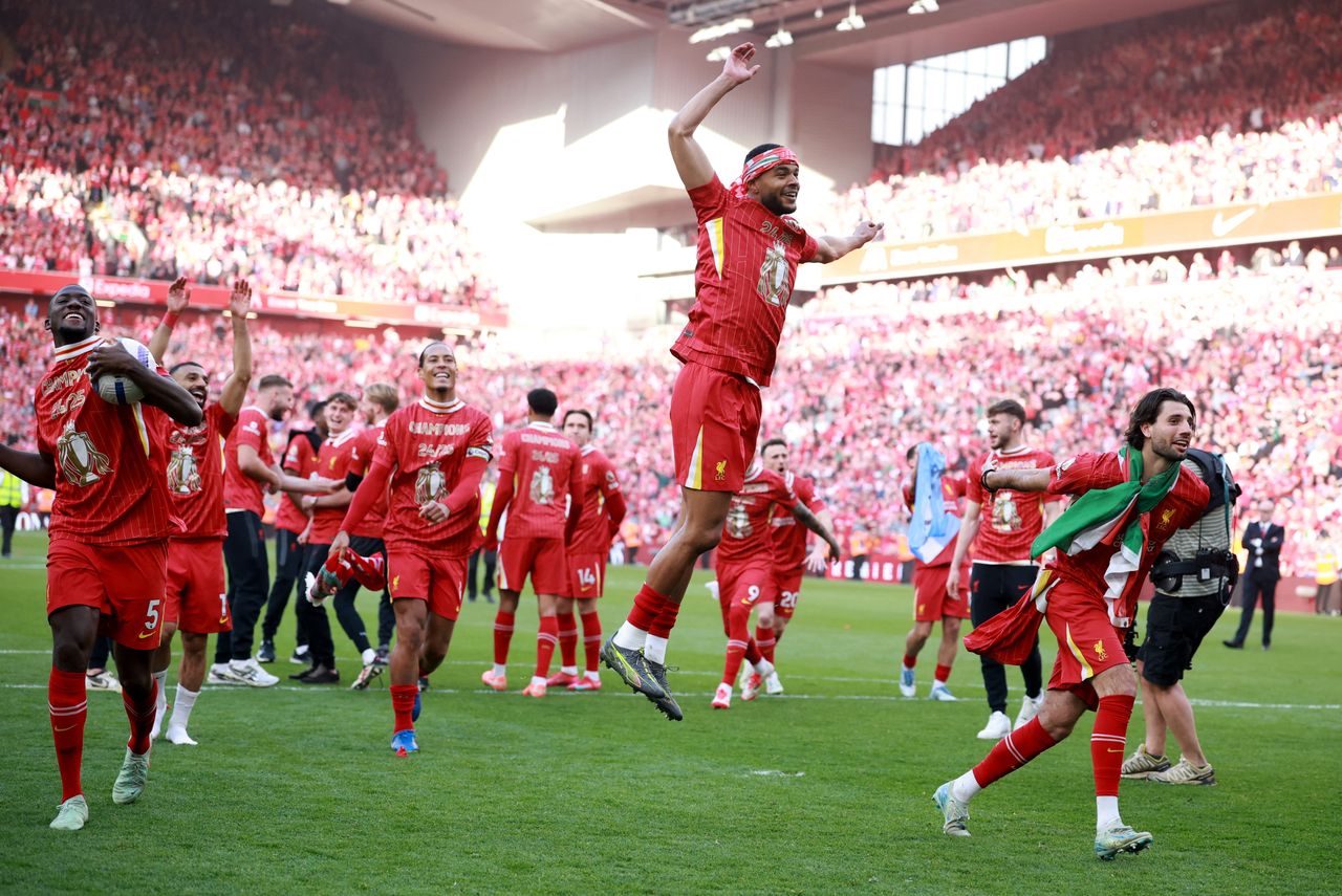 Kocha wa Liverpool Slot ammwagia sifa Klopp baada ya ushindi wa Ligi ...