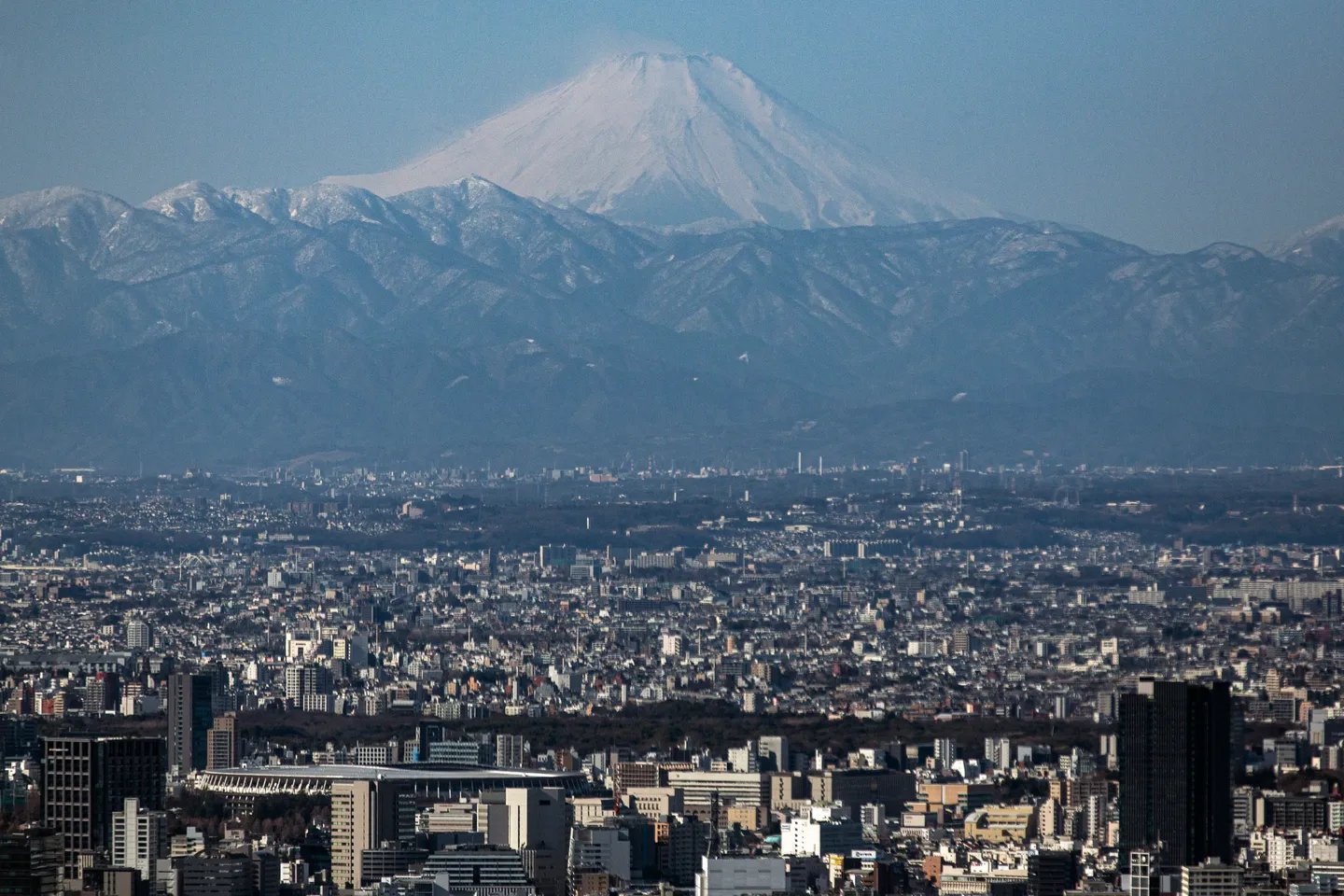 富士山周辺で外国人レンタカー事故が急増　運転慣れず道の狭さも影響