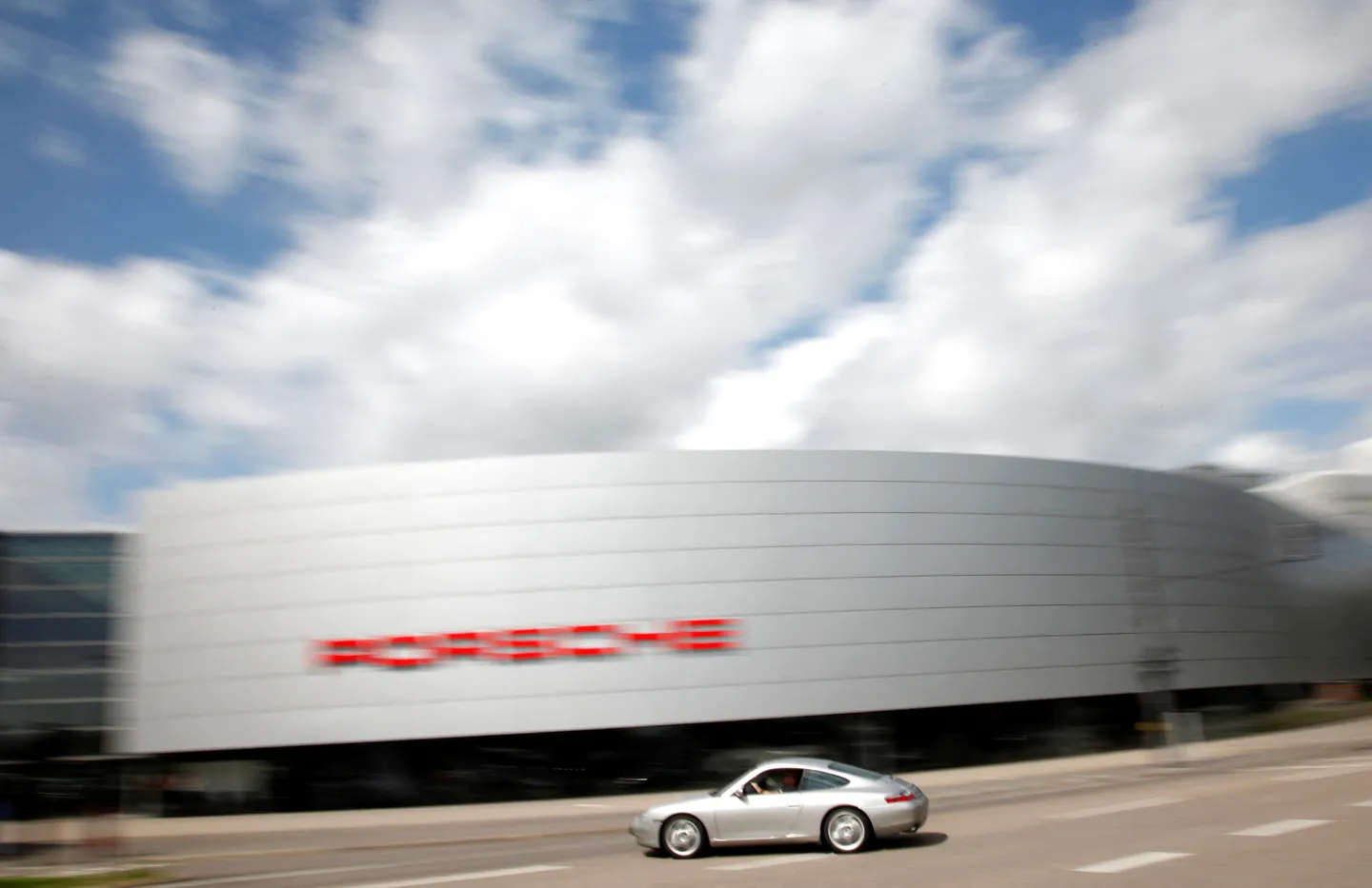 Porsche-Gewinn sackt um mehr als 70 Prozent ab