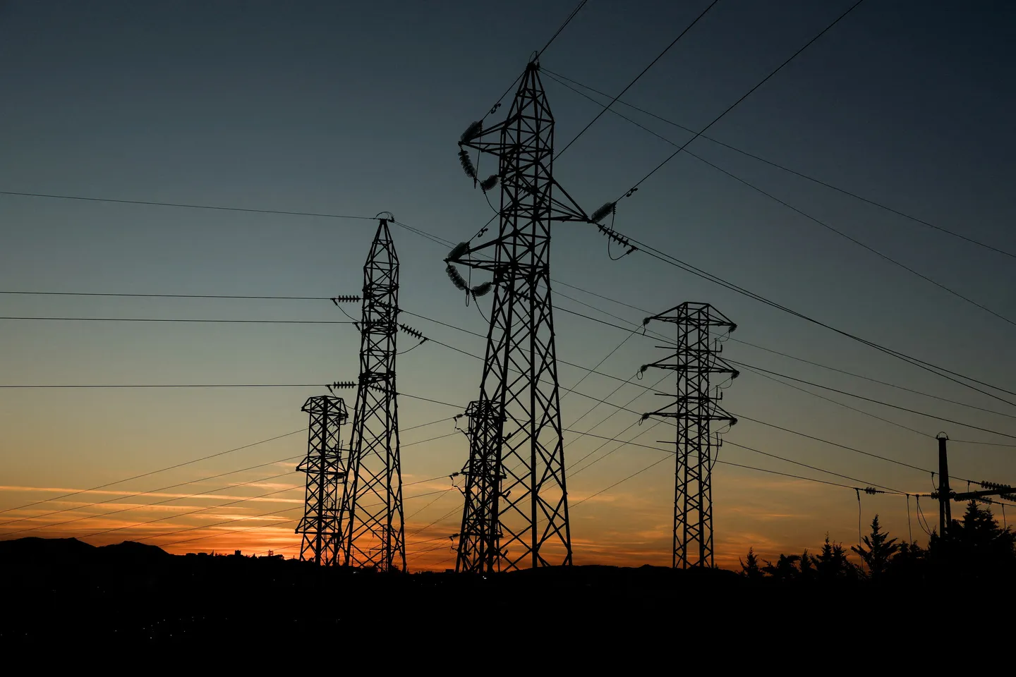 Adakah kebergantungan kepada tenaga boleh diperbaharui punca gangguan elektrik di Eropah?
