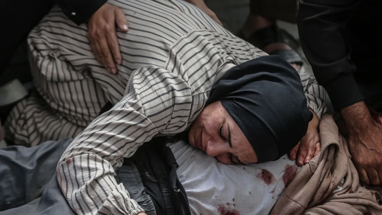 شهداء في مجازر جديدة للاحتلال بغزة.. و"العفو الدولية": العالم يشاهد إبادة على الهواء مباشرة