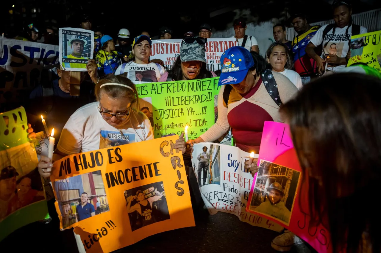 Familiares de venezolanos deportados a El Salvador piden que sean liberados