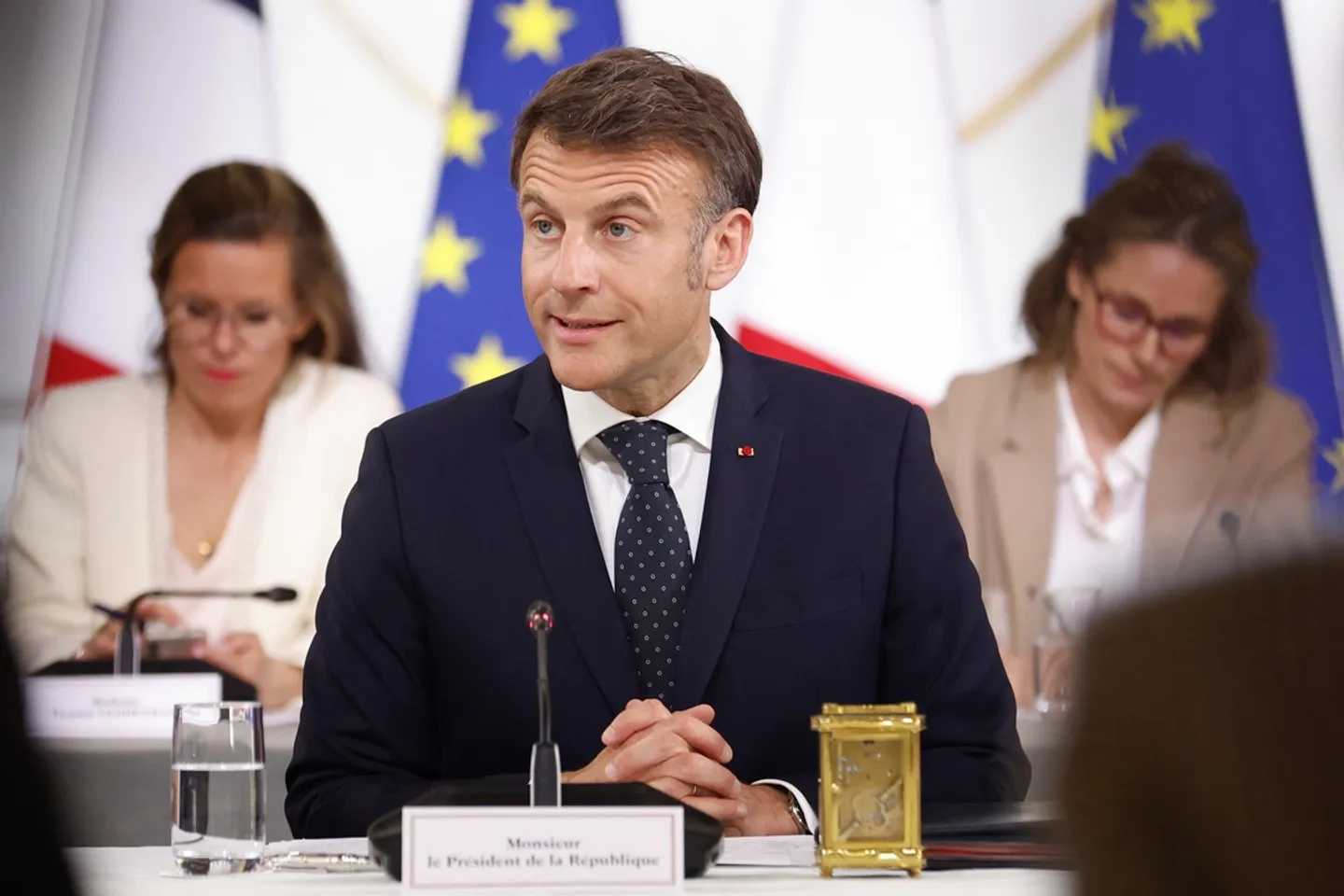 Macron annonce une riposte européenne et dénonce une "décision brutale et infondée" de Trump