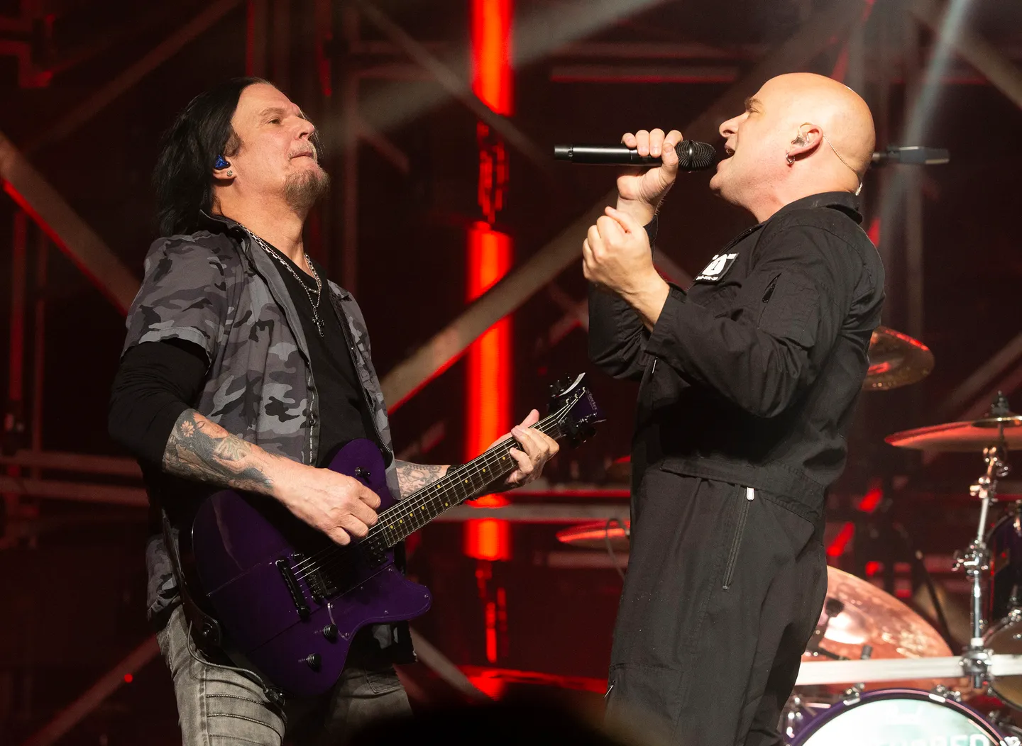 Publieke verontwaardiging over optreden van Amerikaanse rockgroep die Israëlische granaat signeerde