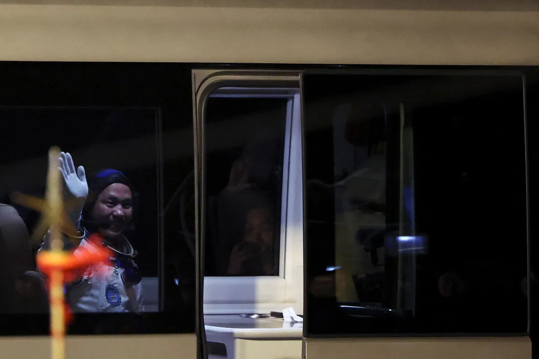 I 'taikonauti' cinesi tornano a casa dopo una missione di sei mesi nello spazio