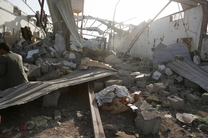 UN envoy calls for accountability after US air strikes kill migrants in Yemen