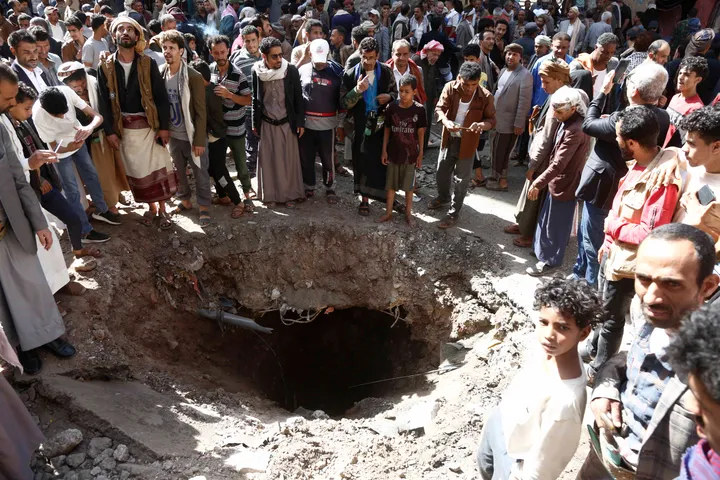 البنتاغون يعلن استهداف ألف موقع حوثي في اليمن.. وموسكو تؤكد إصابة مواطنين روس بغارة أمريكية