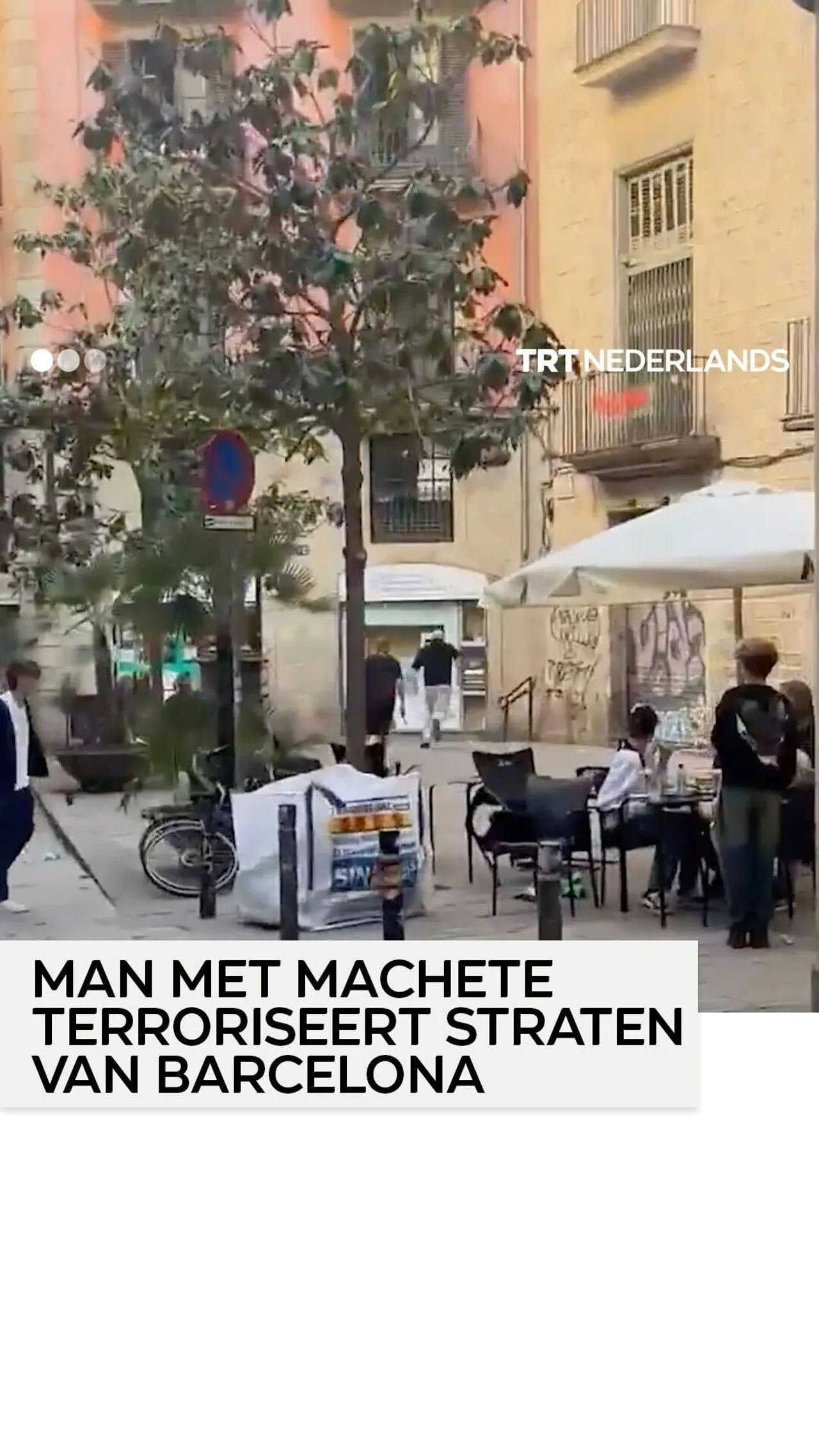 Man gewapend met machete terroriseert voetgangers in Barcelona