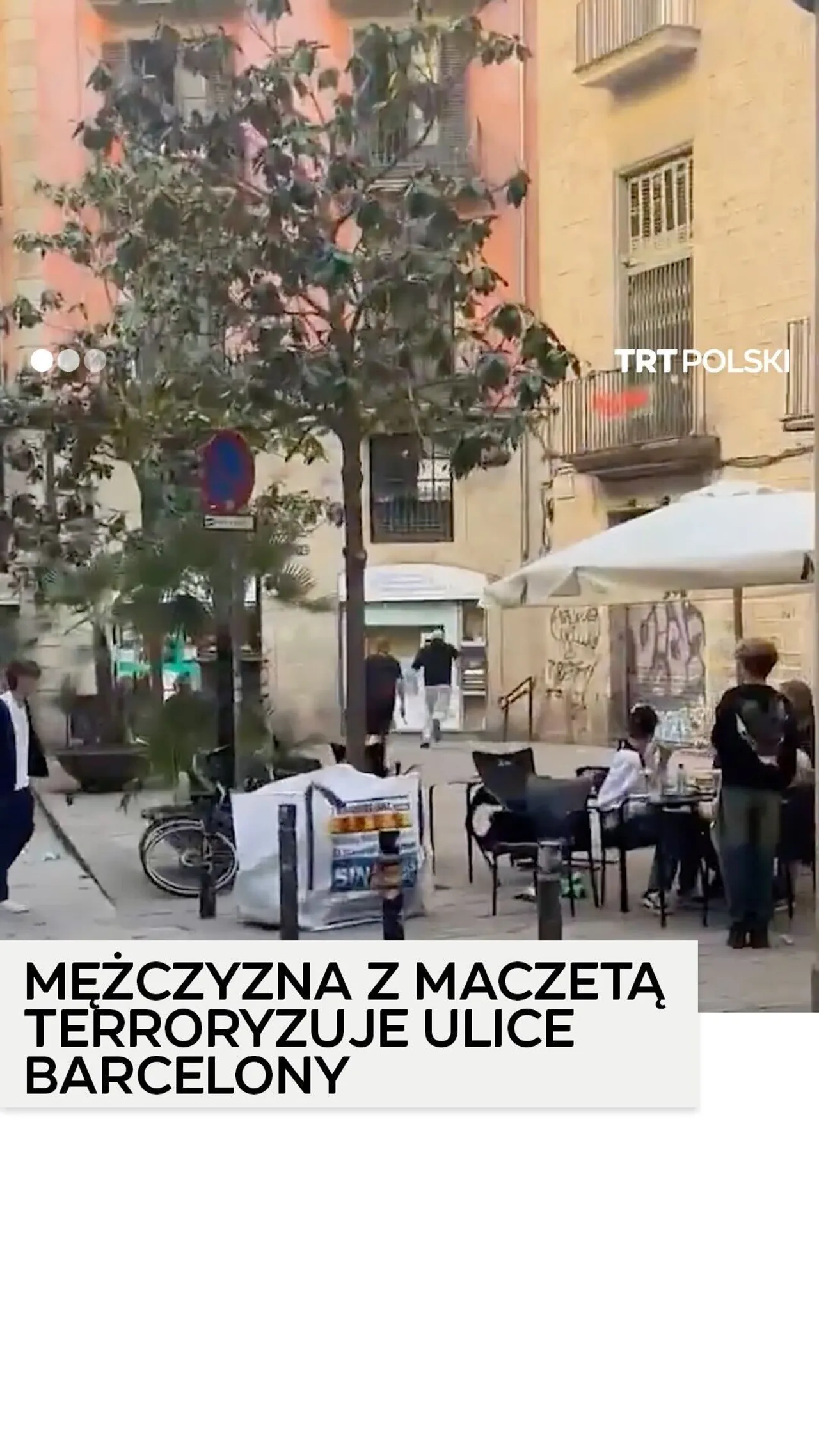 Mężczyzna uzbrojony w maczetę terroryzuje pieszych w Barcelonie
