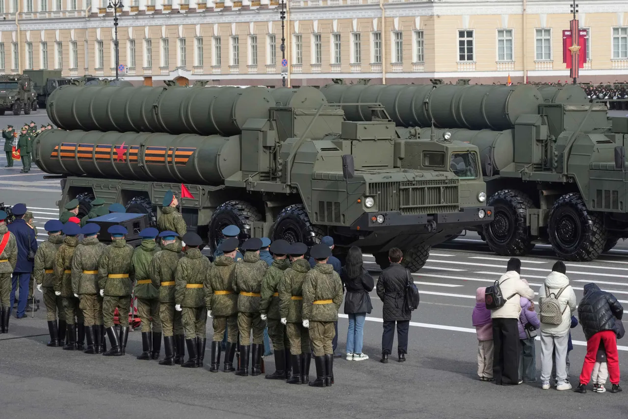 भारत की वायु रक्षा के लिए S-400 सिस्टम की डिलीवरी में तेज़ी नजर आई।