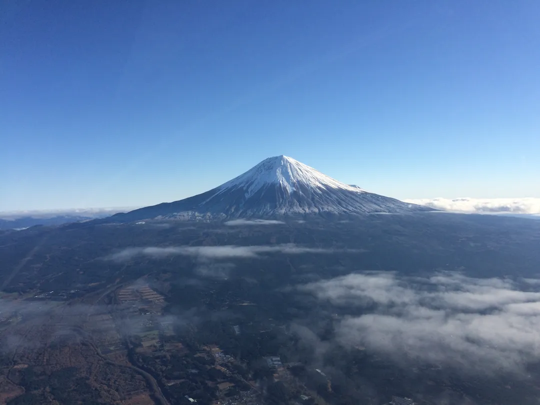 日本の富士山で今季初の冠雪　昨年より15日早く、平年より21日遅く