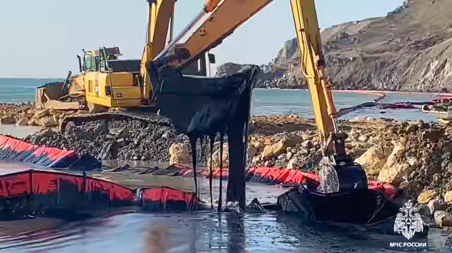 Russia seeks $1B compensation over Black Sea oil spill