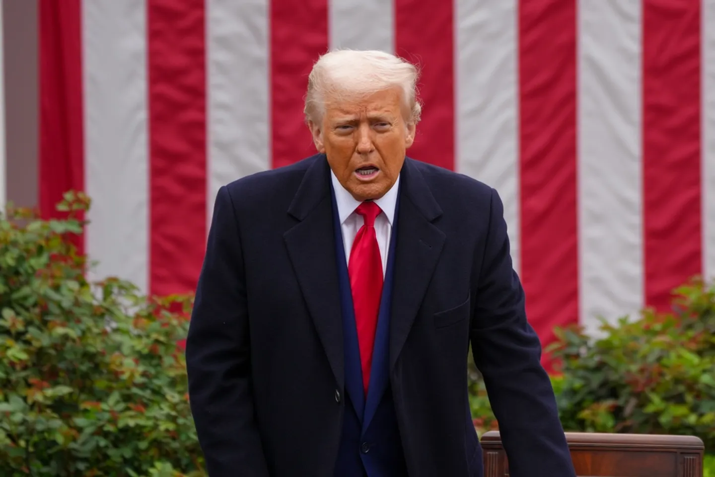 Condamnation de Le Pen: Trump dénonce “une chasse aux sorcières”
