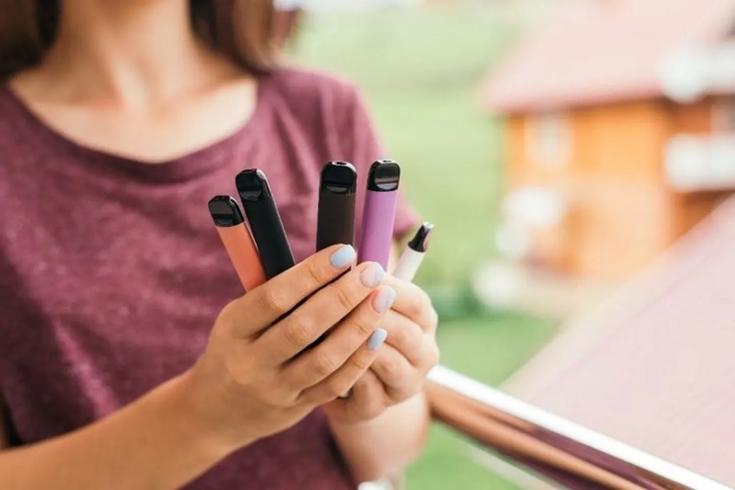 Mbretëria e Bashkuar ndalon cigaret elektronike njëpërdorimshe