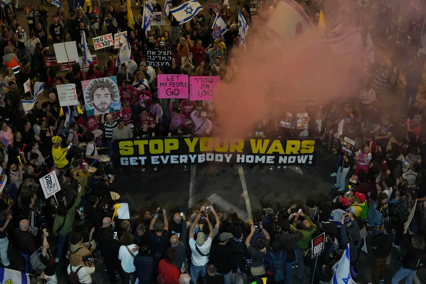 Le famiglie affermano che gli attacchi di Israele a Gaza ostacolano gli sforzi per liberare i prigionieri