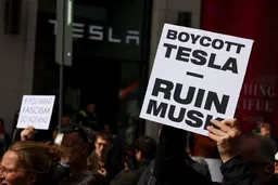 “Tesla” satıluı kimegän bulsa, Awrupada êlektrlı maşina bazarı kiñäyä bara