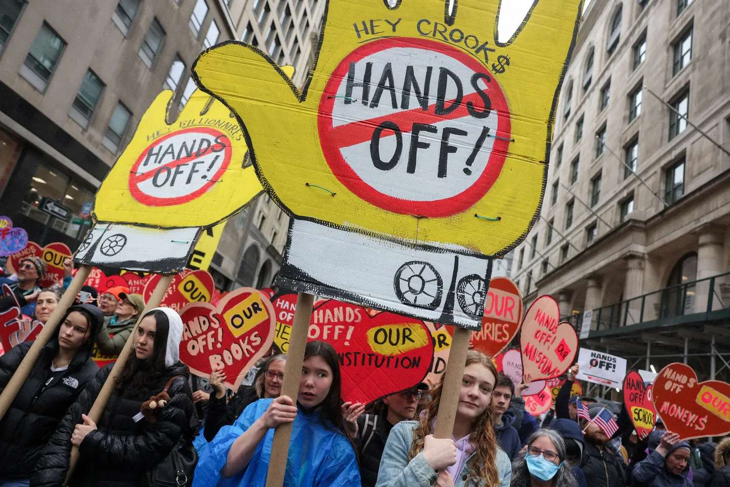 미국 전역에서 트럼프 정책에 반대하는 대규모 시위 발생