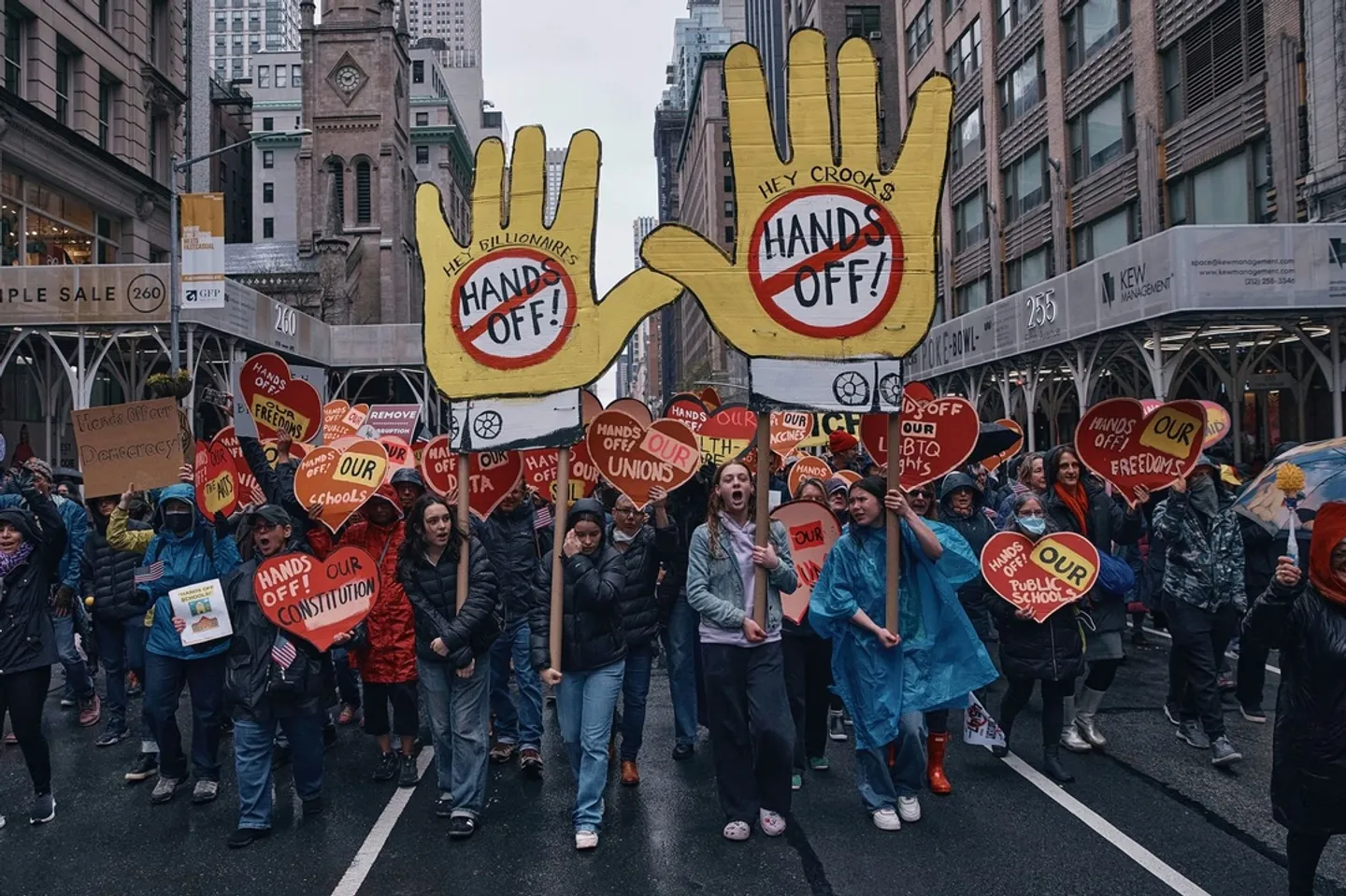 В США прошли массовые протесты против Трампа и Маска