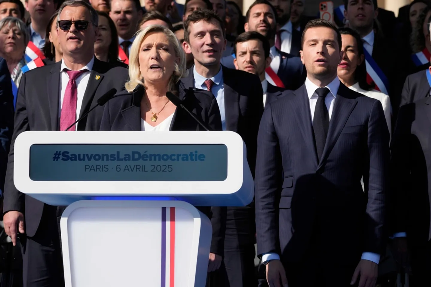 Le Pen vergleicht sich nach ihrer Verurteilung in Frankreich mit Martin Luther King