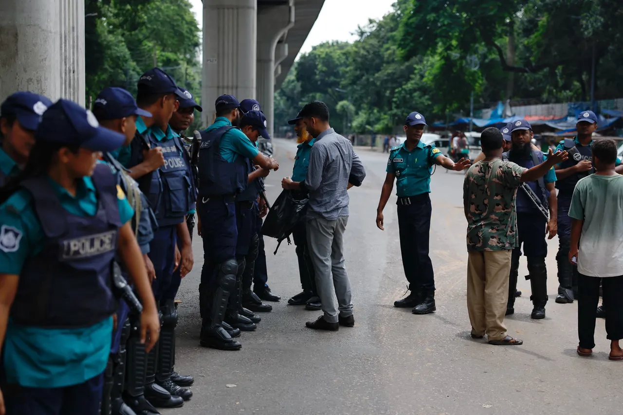 Bangladesh court orders detention of 70 lawyers over attempted murder