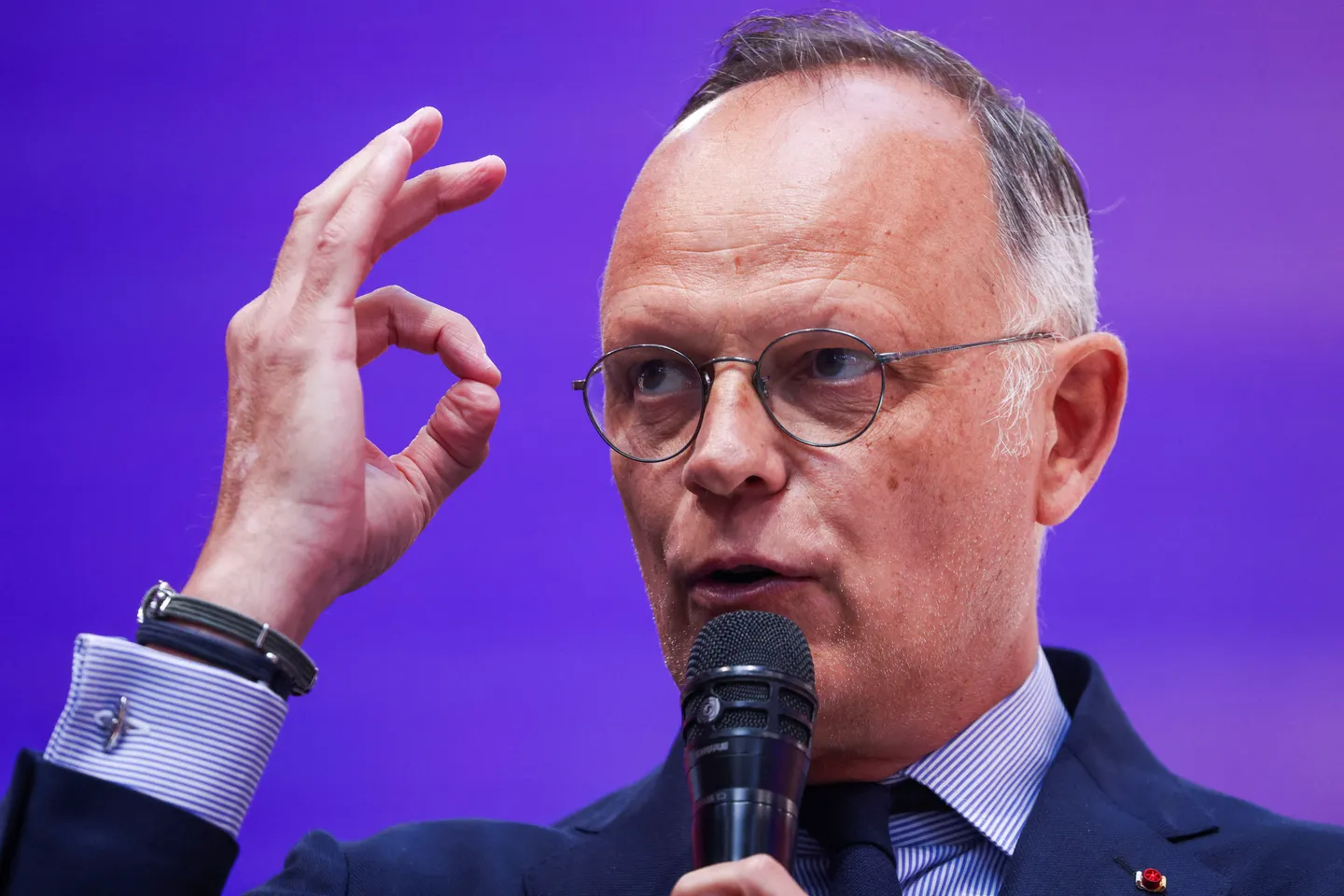 نخست وزیر پیشین و متحد مکرون خواستار برگزاری انتخابات زودهنگام برای جلوگیری از فروپاشی فرانسه شد