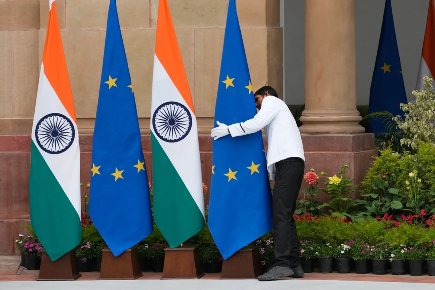 EU urges India to ease auto import taxes in ongoing trade talks