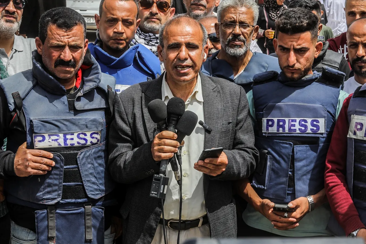 Israel strikes near Gaza hospitals kill, wound journalists, civilians