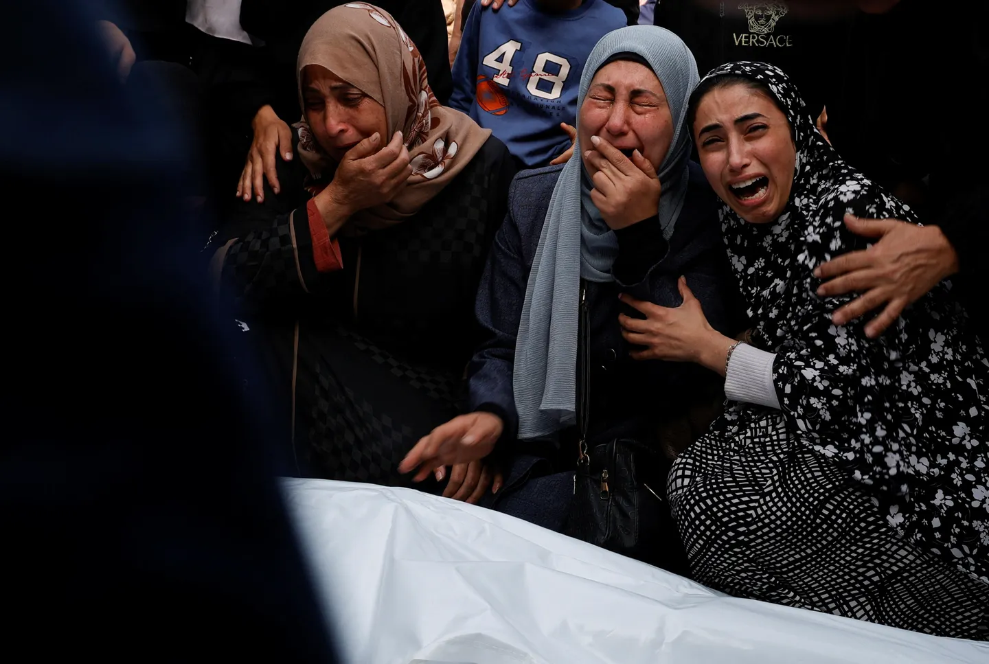 خان یونس پر اسرائیل کا حملہ،فلسطینی صحافی زندہ جل گیا