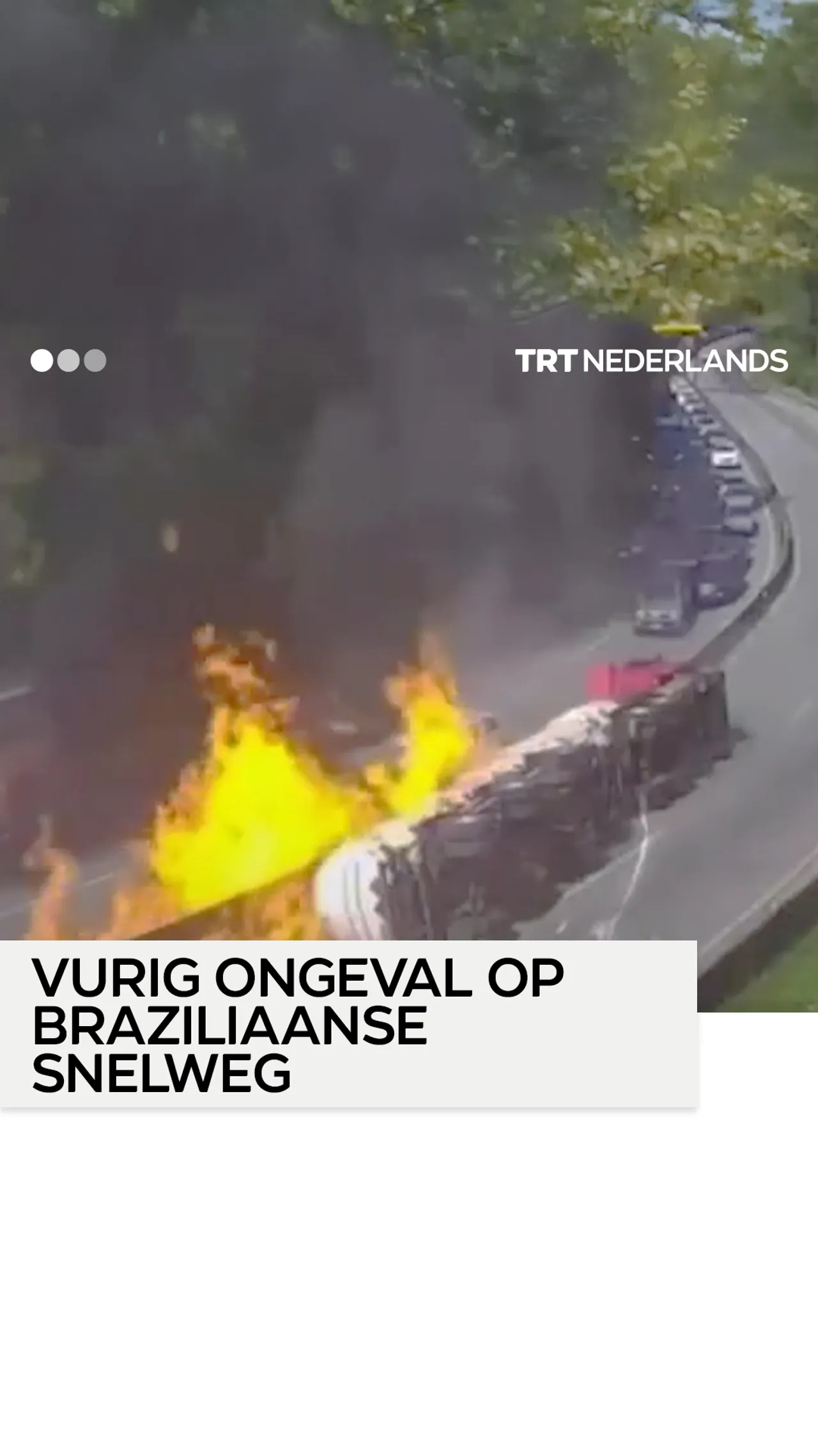 Vrachtwagen met ethanol kantelt op Braziliaanse snelweg en veroorzaakt enorme brand