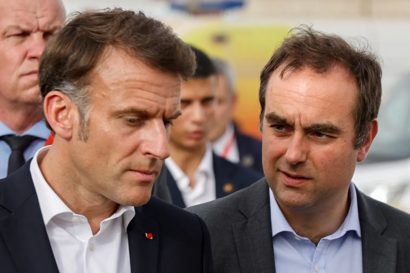Crise politique : Macron donne deux jours à Lecornu pour "mener d’ultimes discussions"