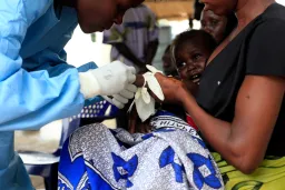 How is continued fighting in Sudan worsening the cholera outbreak?