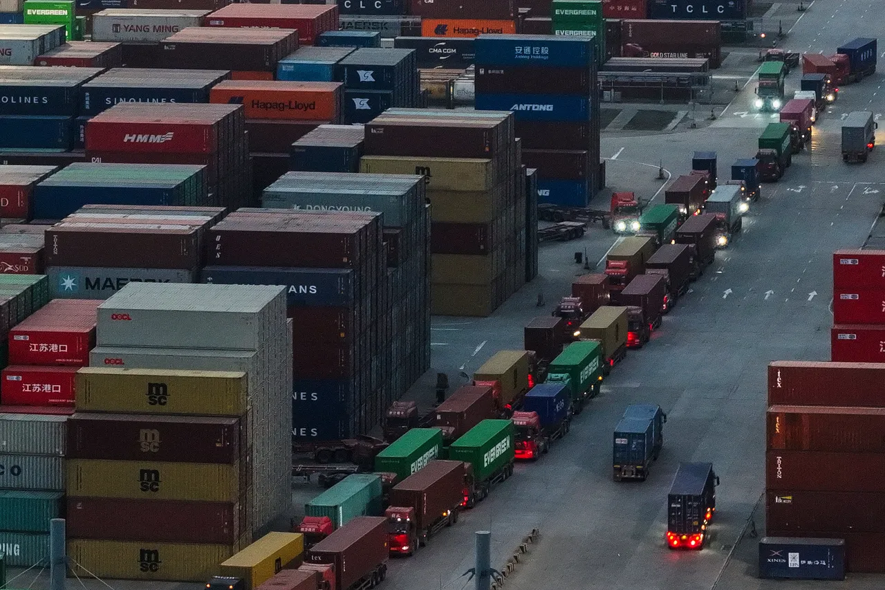 Tarif China terhadap AS mulai berlaku di tengah memanasnya perang dagang
